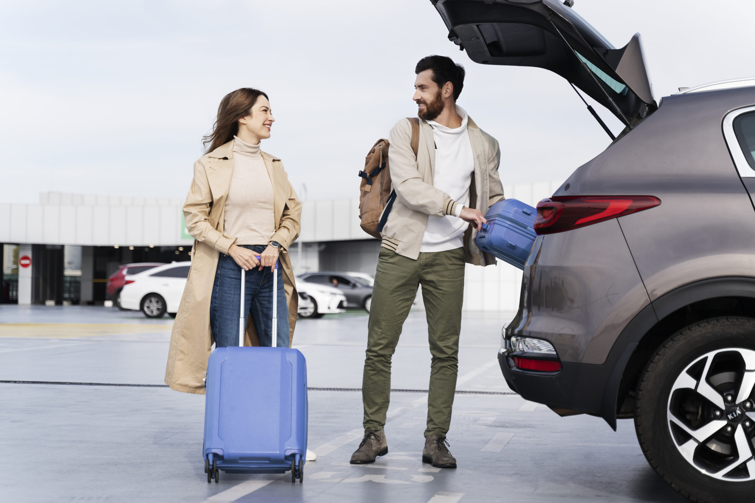 full-shot-people-traveling-together